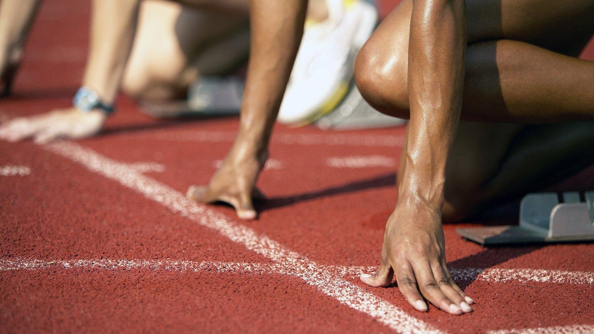 科瓦奇强调球队专注备战，全员健康成关键优势；施洛特贝克续约未定，更衣室氛围未受影响